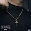 Charm « Baby Fat » en forme de croix en or 22 carats Charm « Baby Fat » en forme de croix en or 22 carats
