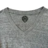 T-shirt Chrome Hearts à col en V et imprimé dans le dos, gris/rouge T-shirt Chrome Hearts à col en V et imprimé dans le dos, gris/rouge